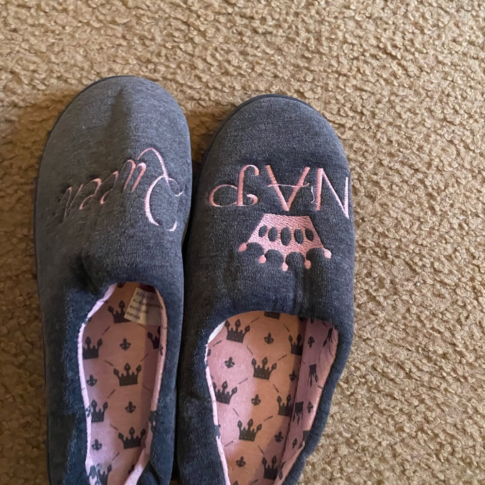 Dearfoams Gray and Pink Women's Slippers